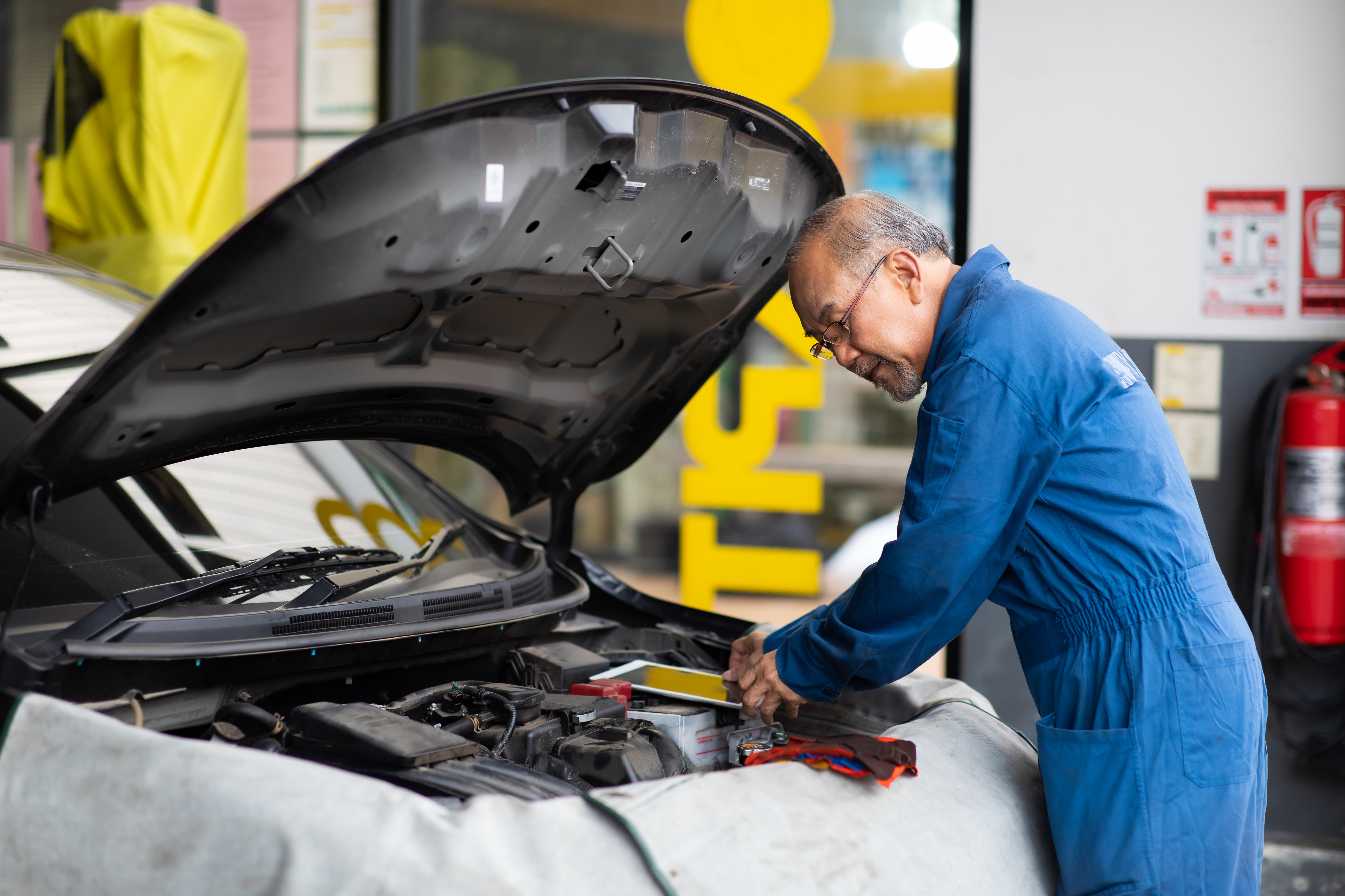 Voiture en entretien chez un garagiste